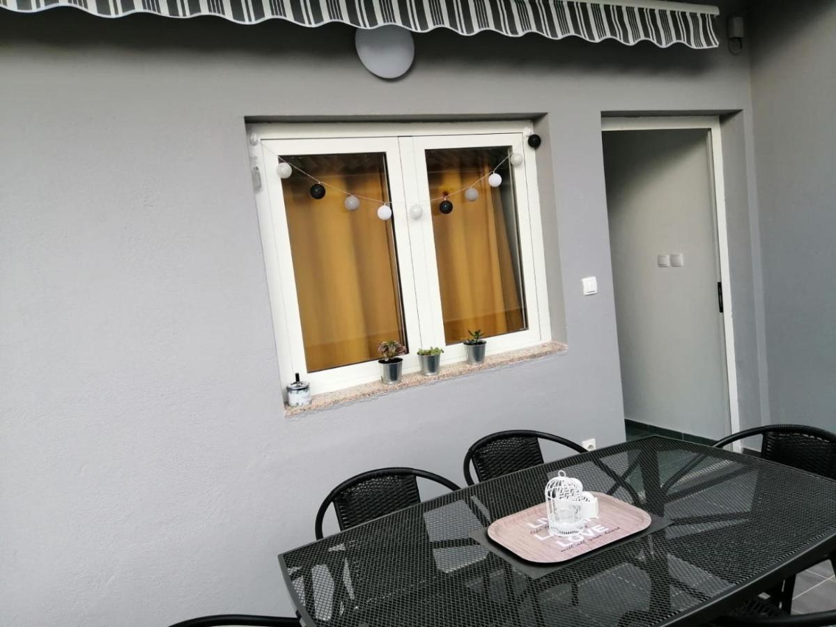 Holiday House Lara Стариград-Пакленица Екстериор снимка