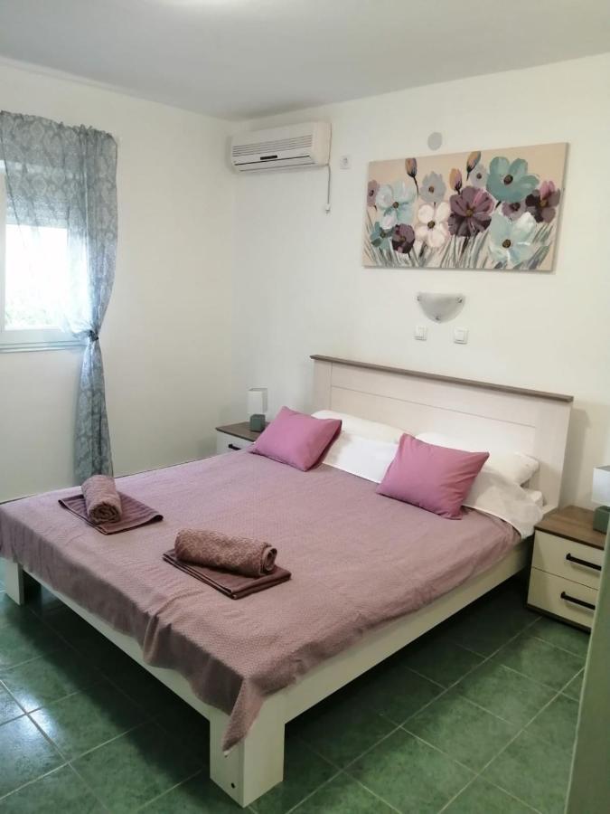 Holiday House Lara Стариград-Пакленица Екстериор снимка