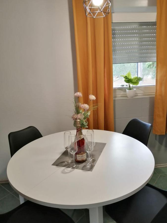 Holiday House Lara Стариград-Пакленица Екстериор снимка