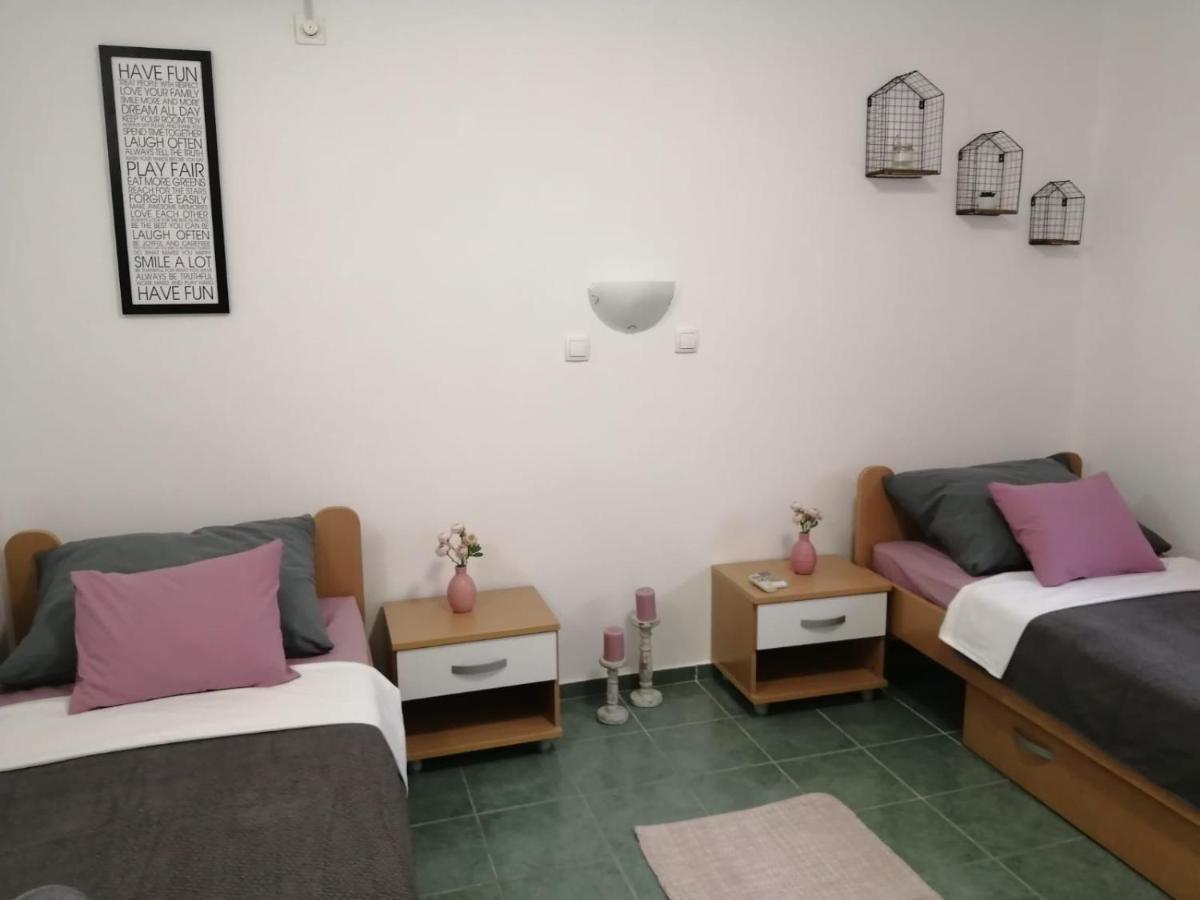 Holiday House Lara Стариград-Пакленица Екстериор снимка